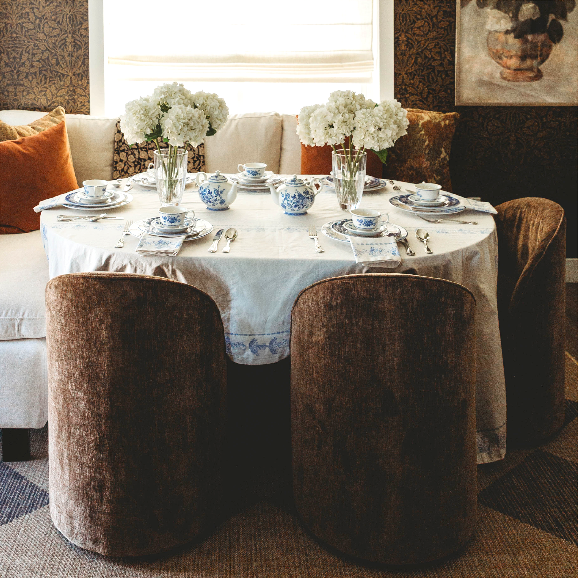 Doris Rolling Upholstered Dining Chair With Castors (1-Piece)