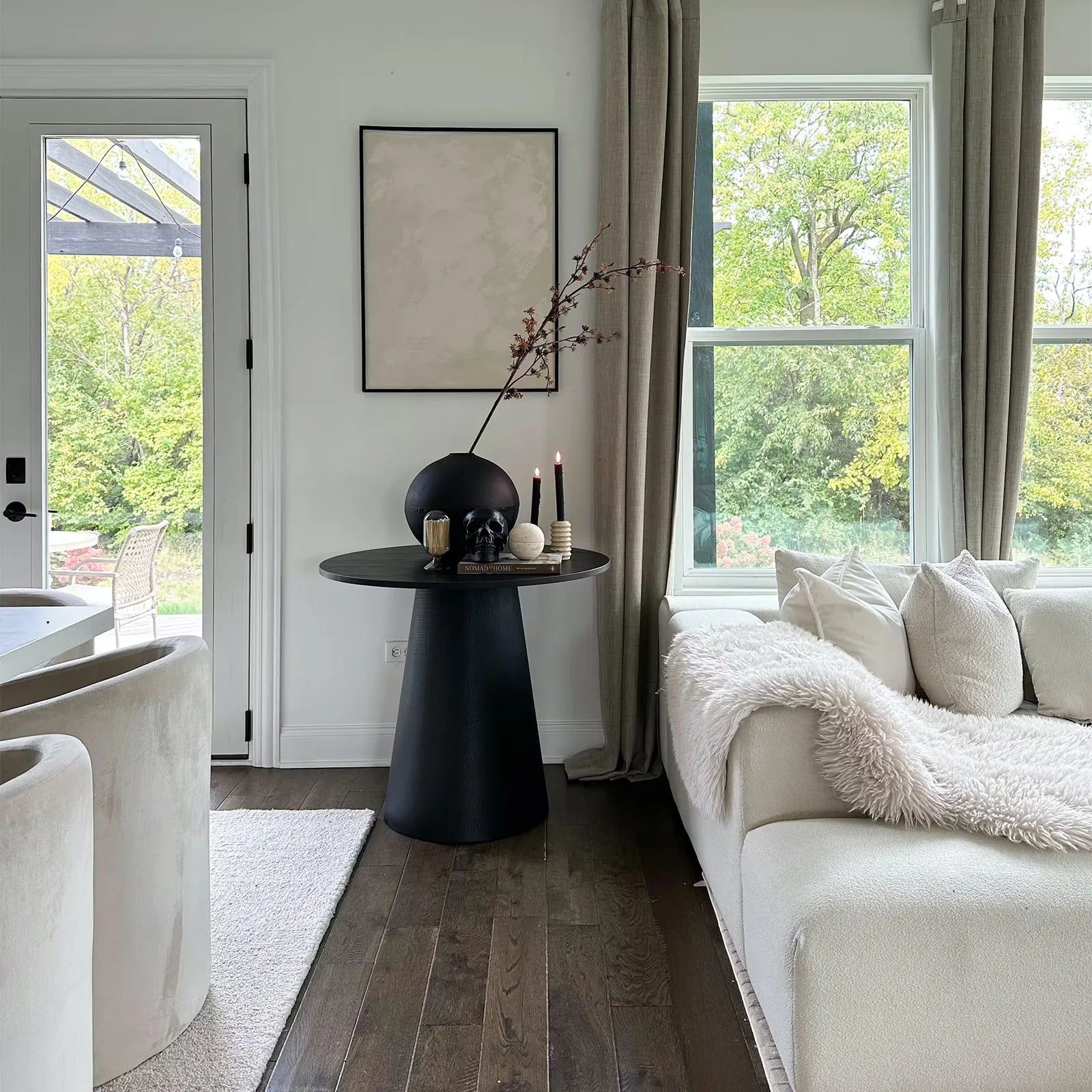 Dwen 35" Modern Round Pedestal Console Table