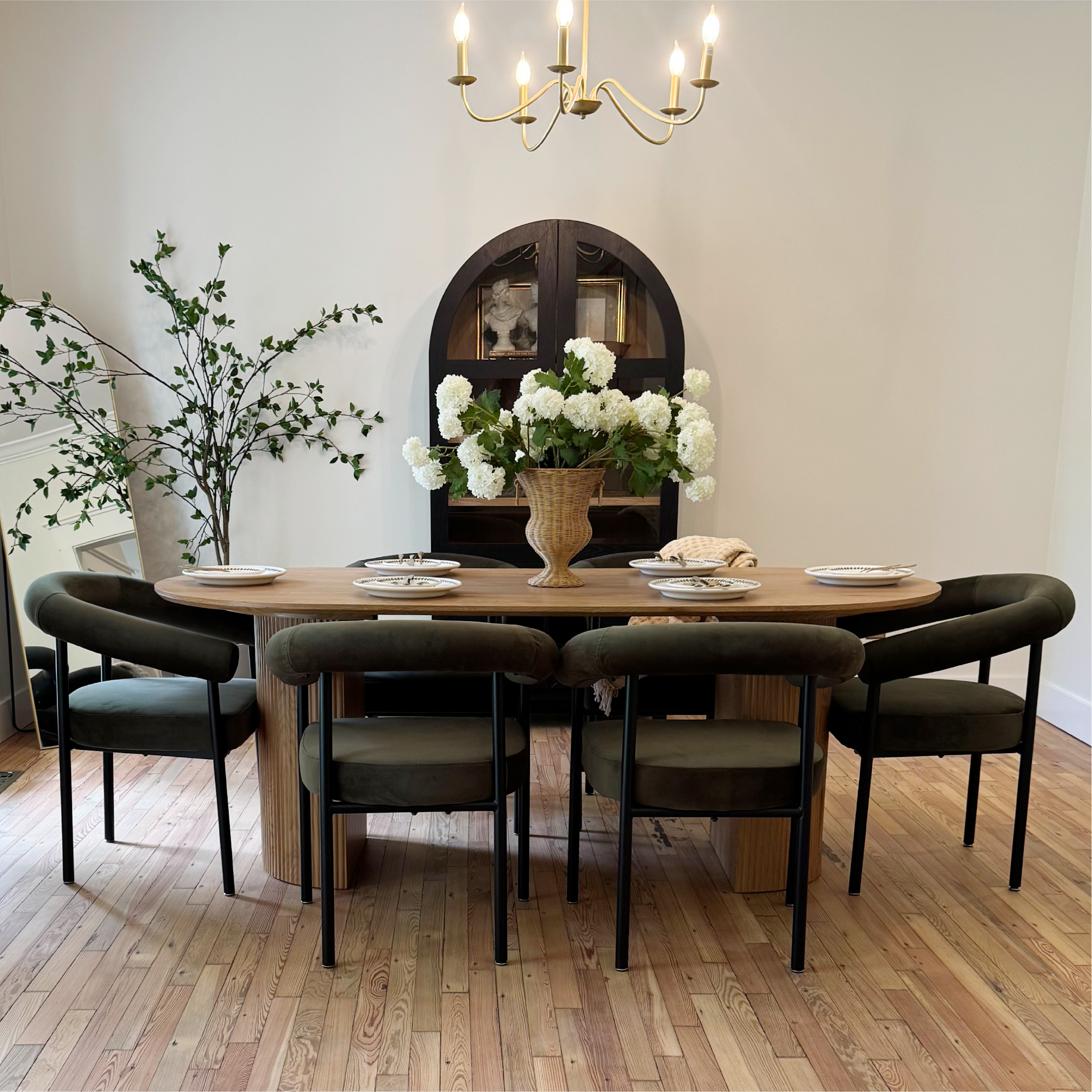 Dwen 79" Modern Large Roman Pillar Oval Dining Table