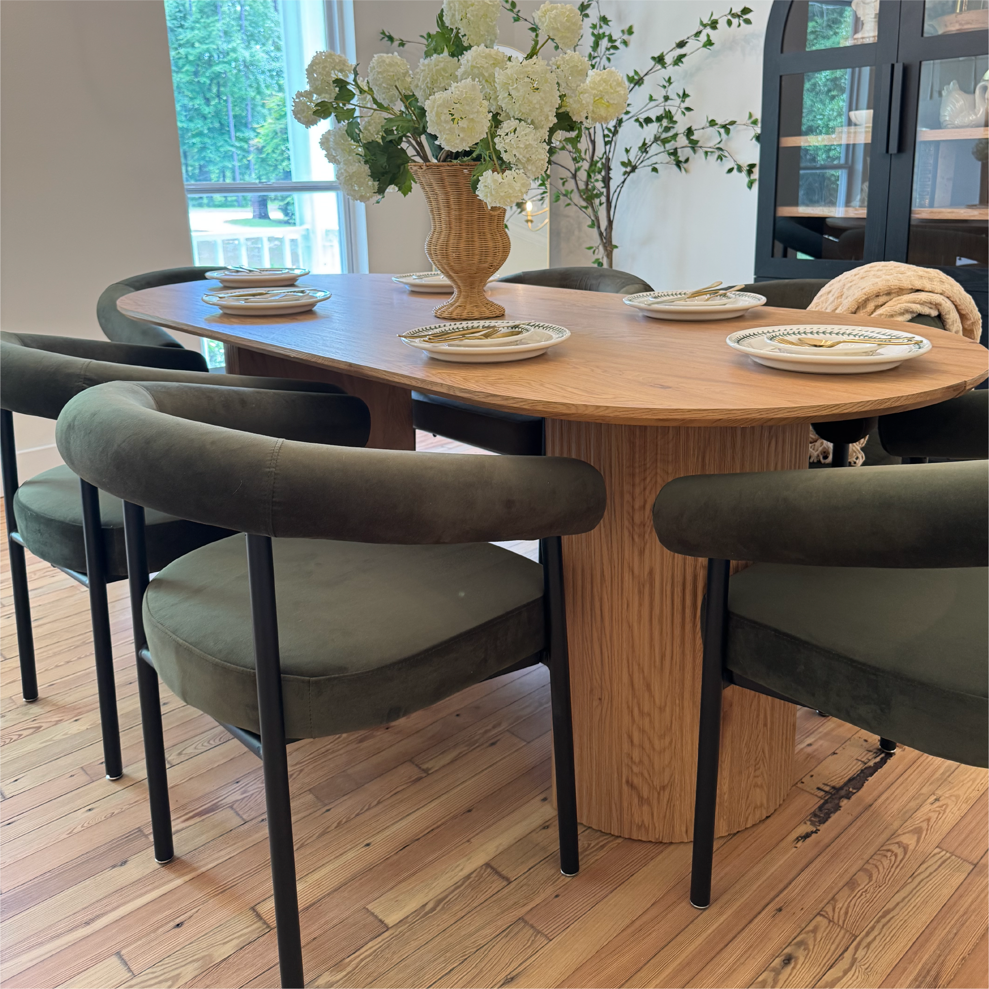 Dwen 79" Modern Large Roman Pillar Oval Dining Table