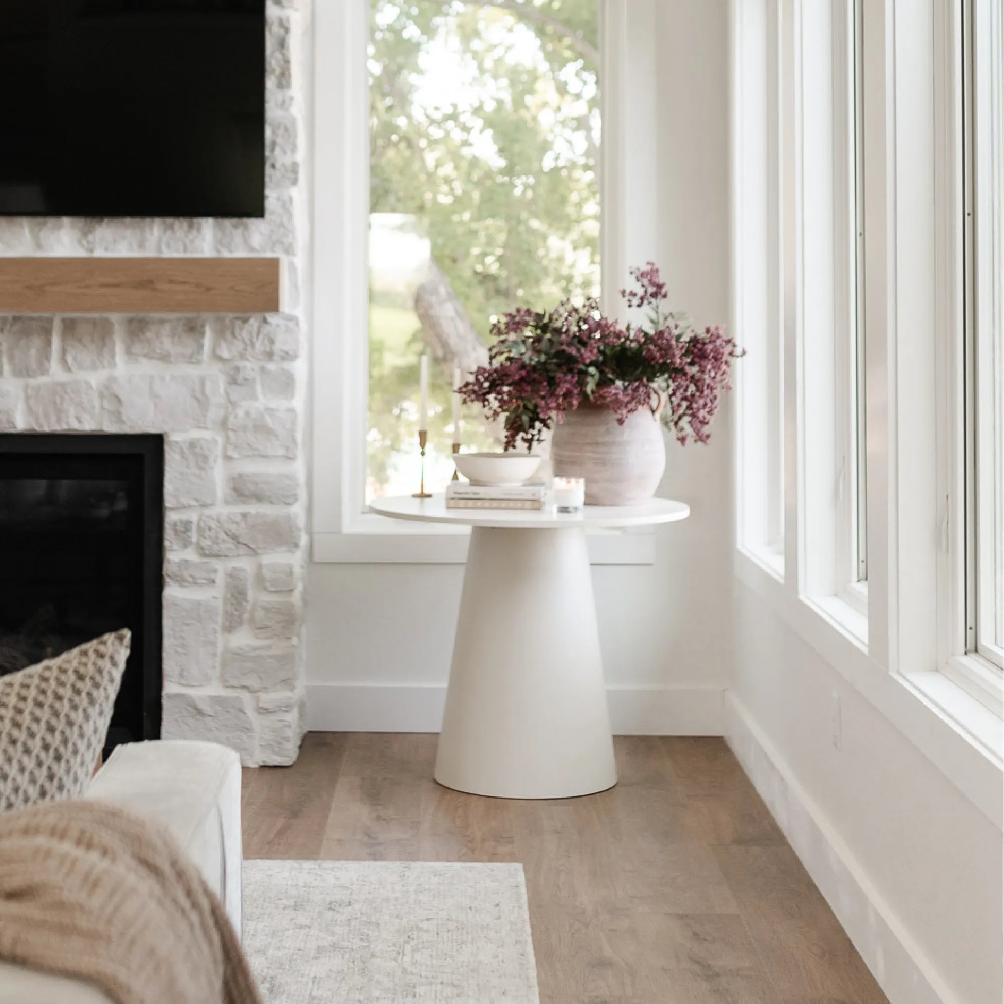 Dwen 35" Modern White Round Pedestal Console Table