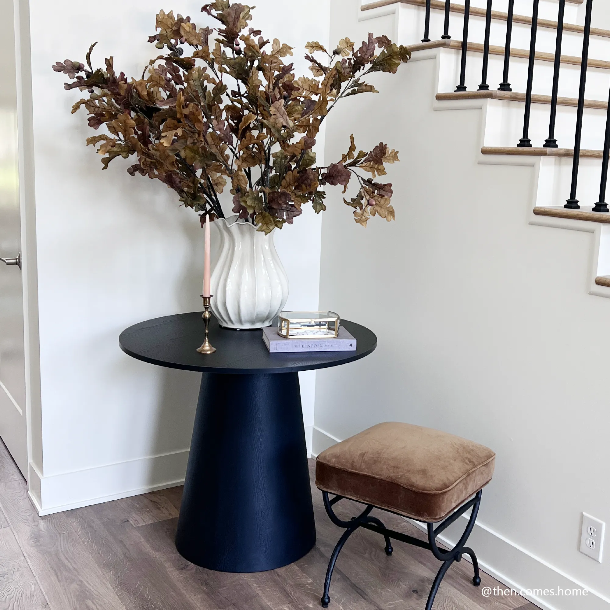 Dwen 35" Modern Round Pedestal Console Table