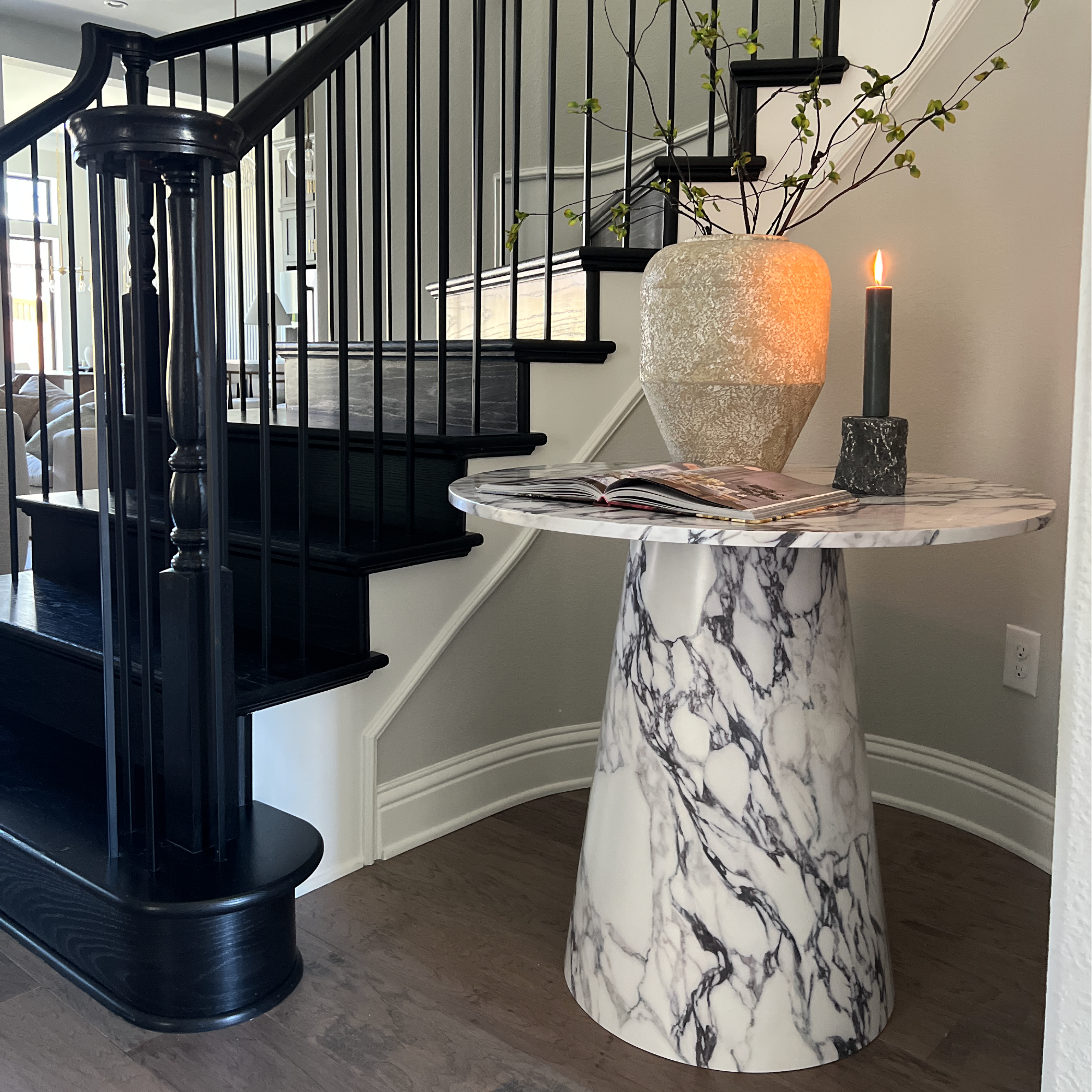 Dwen 35" Modern Faux Marble Round Pedestal Dining Table