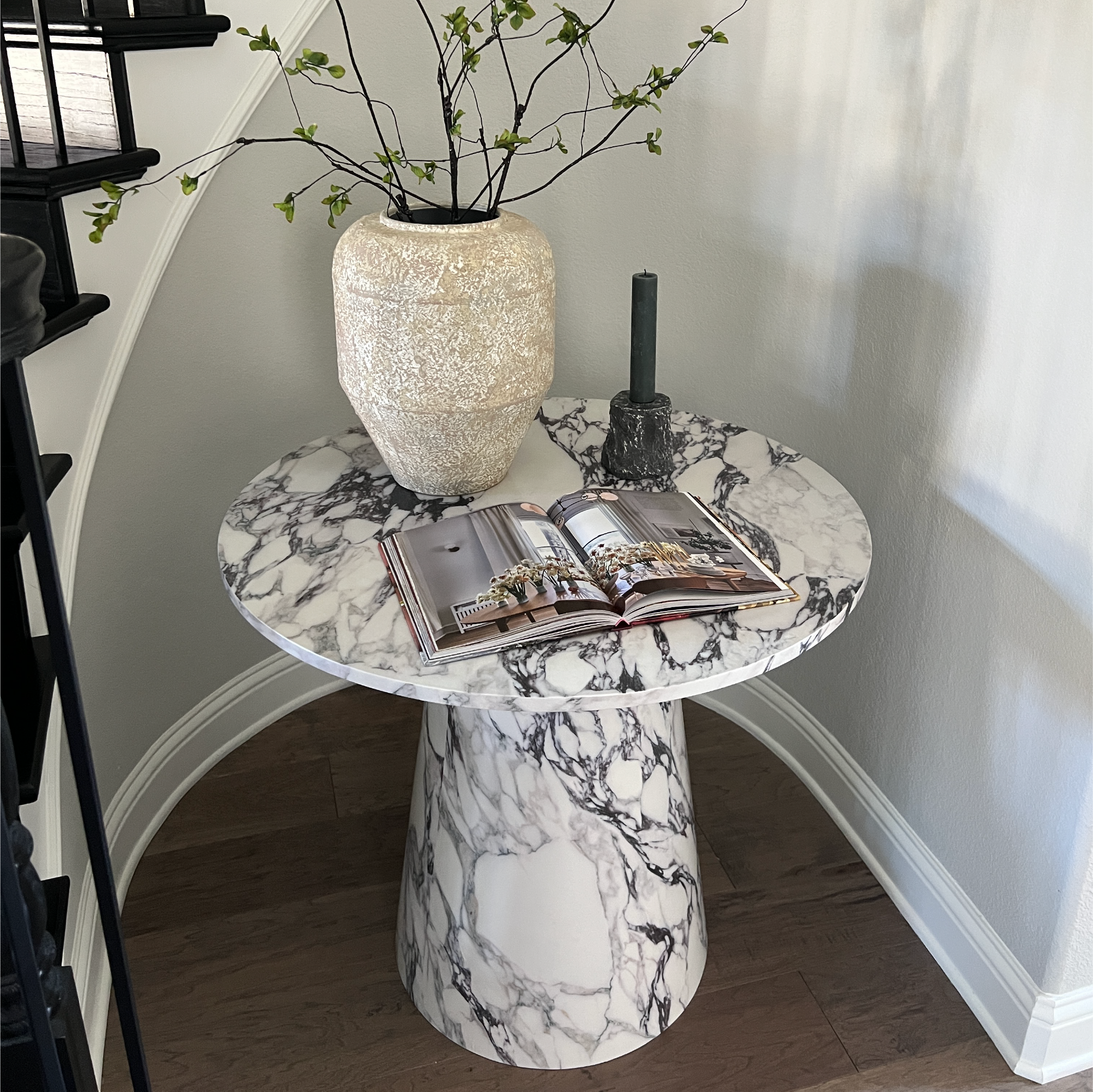 Dwen 35" Modern Faux Marble Round Pedestal Console Table