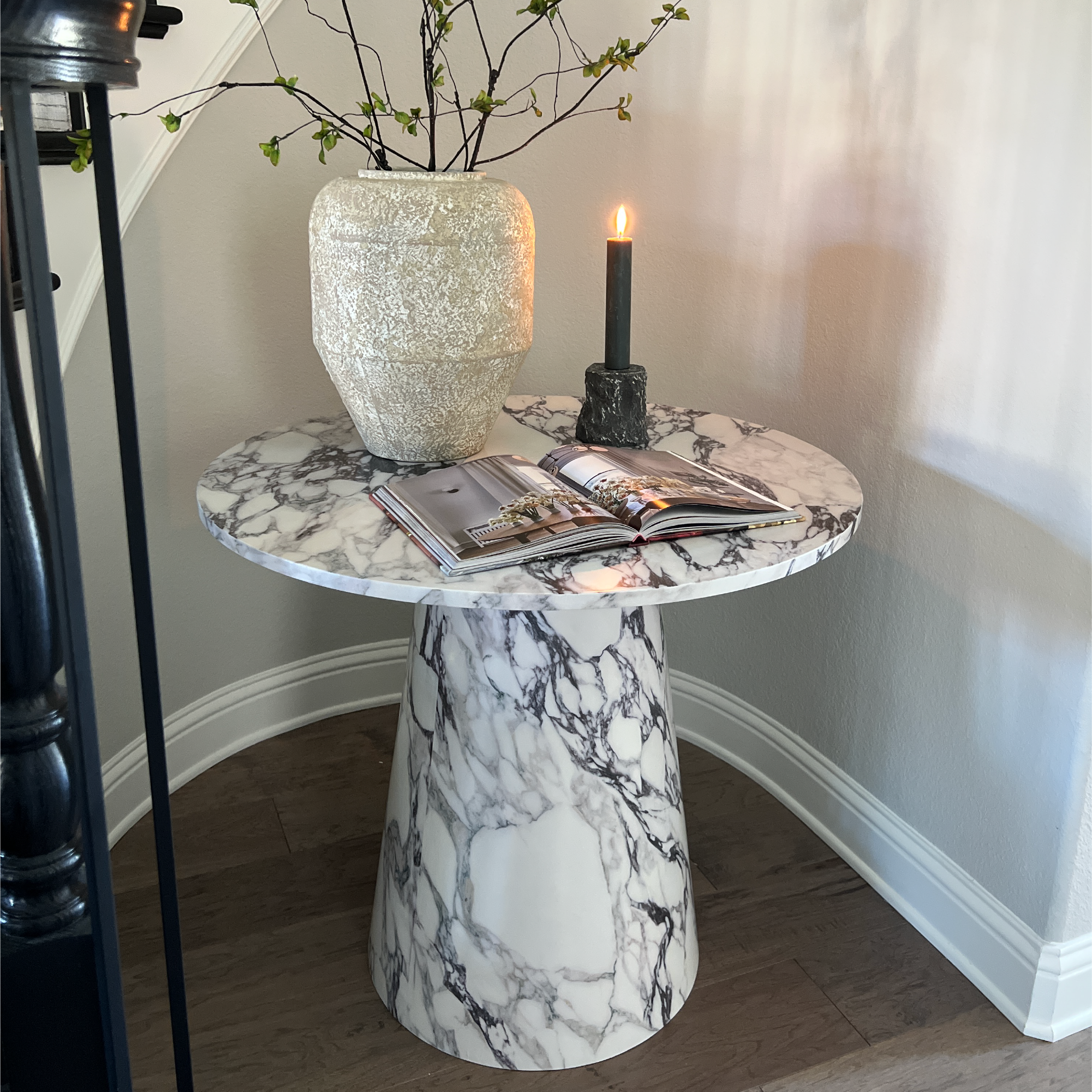 Dwen 35" Modern Faux Marble Round Pedestal Console Table