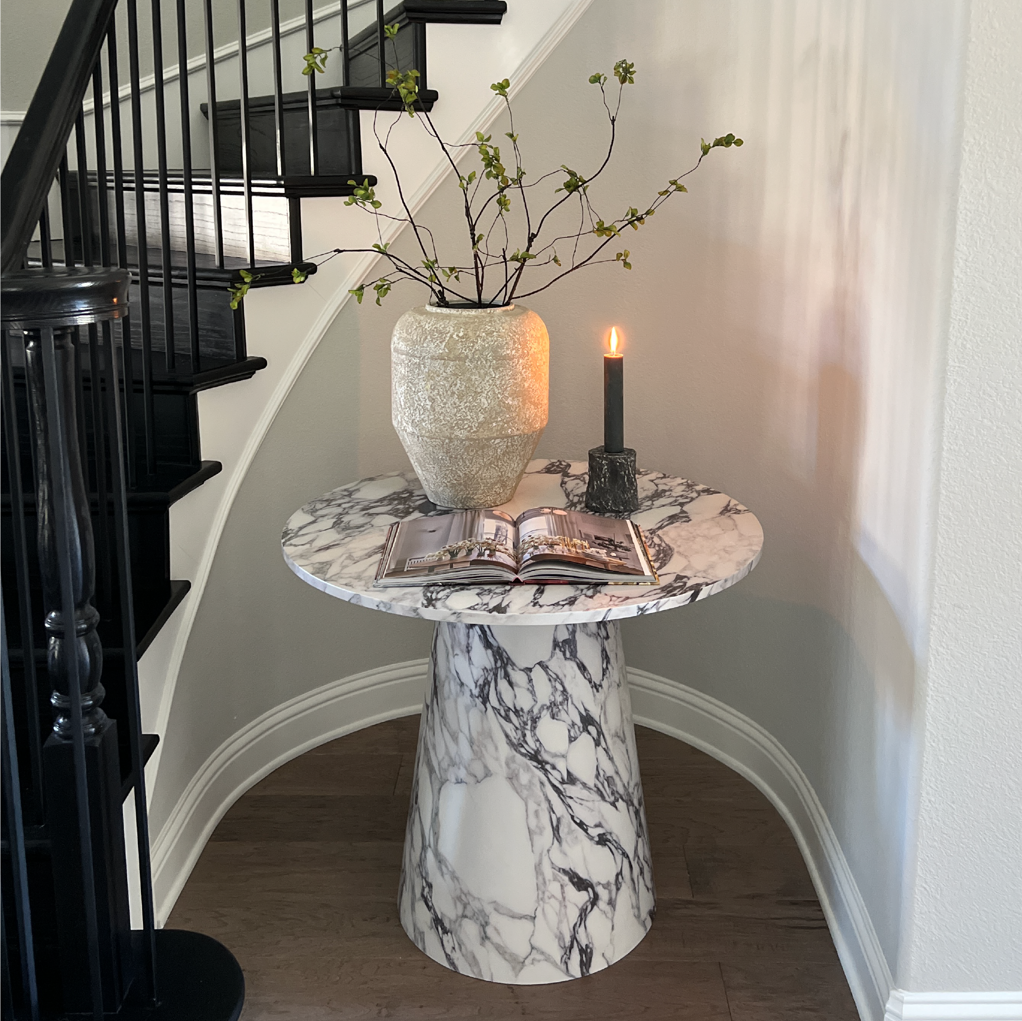 Dwen 35" Modern Faux Marble Round Pedestal Console Table