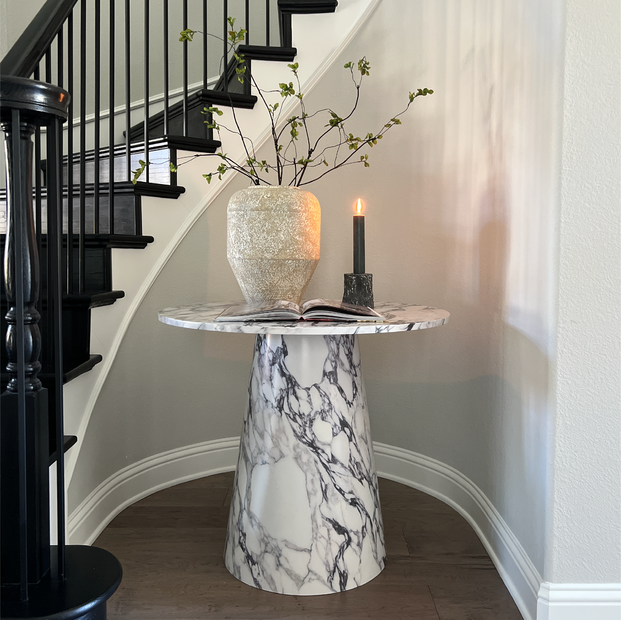 Dwen 35" Modern Faux Marble Round Pedestal Console Table