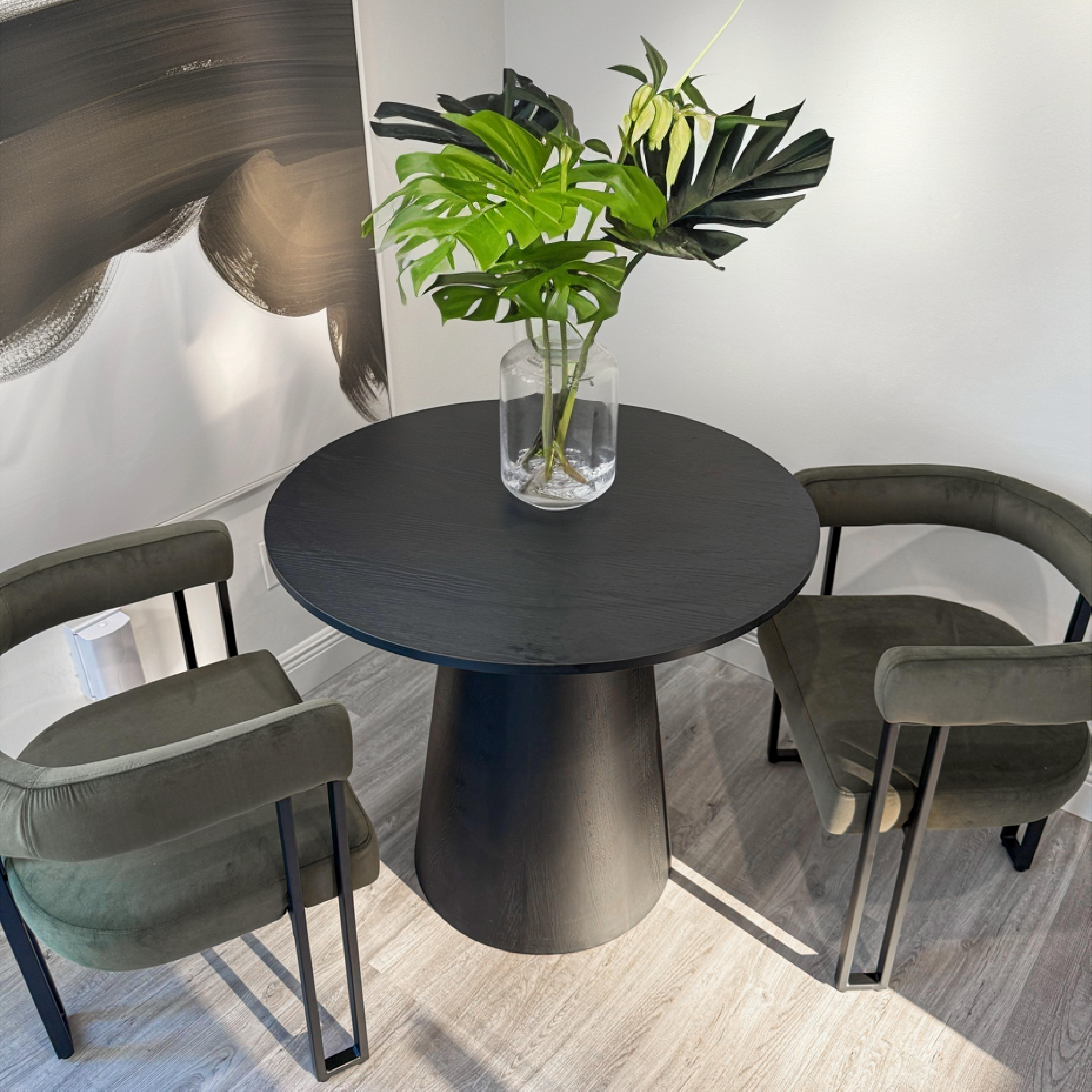 Dwen & Mia 35" Round Black & Velvet Set for 2 (3-Piece)