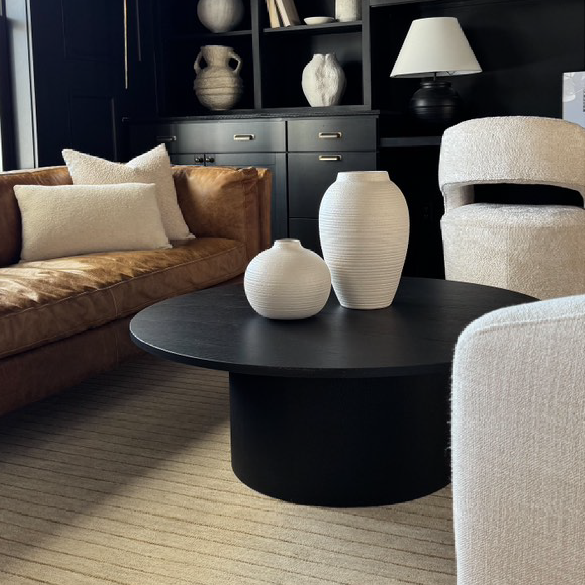 Dwen 40" Modern Round Pedestal Coffee Table
