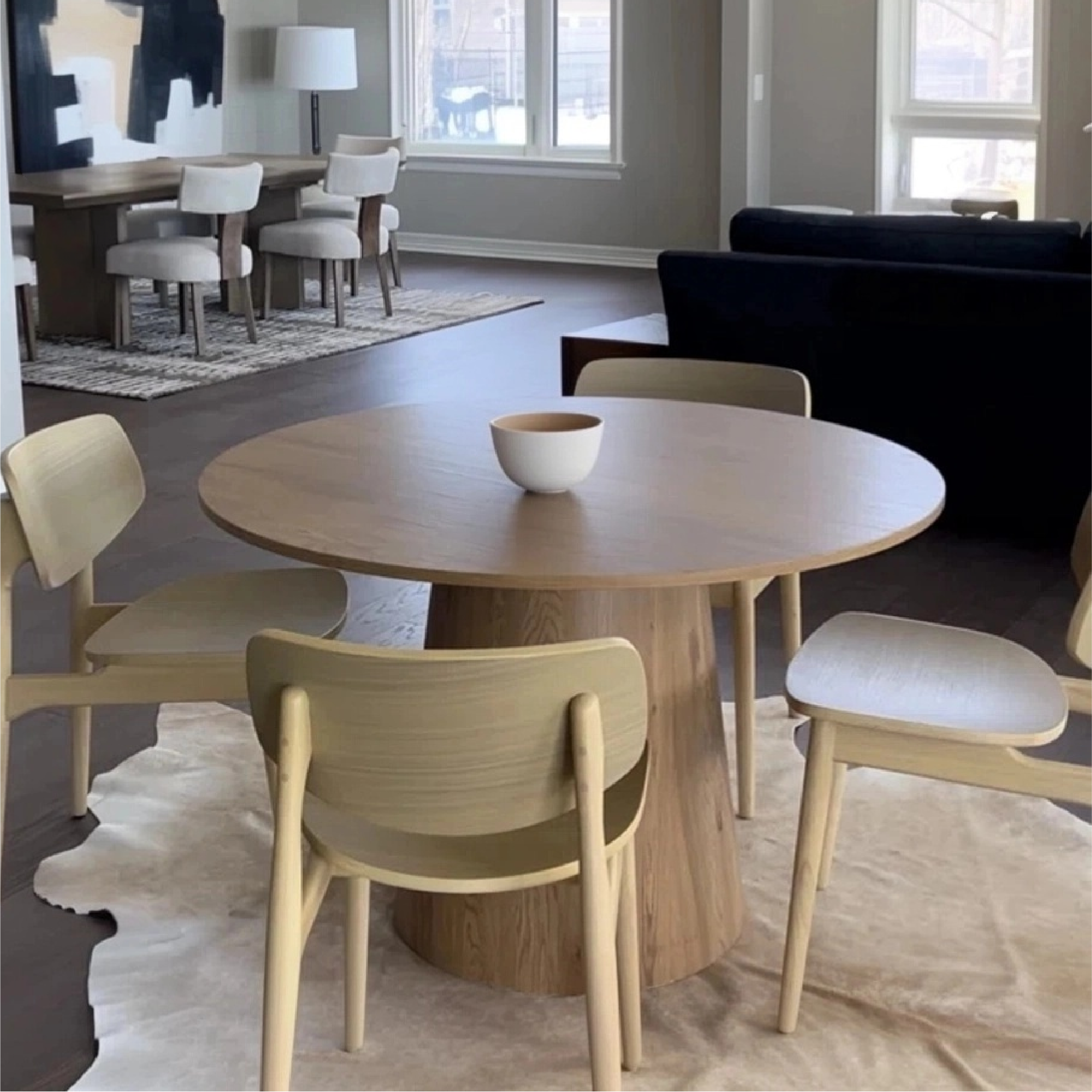 Dwen 46" Modern Round Pedestal Dining Table