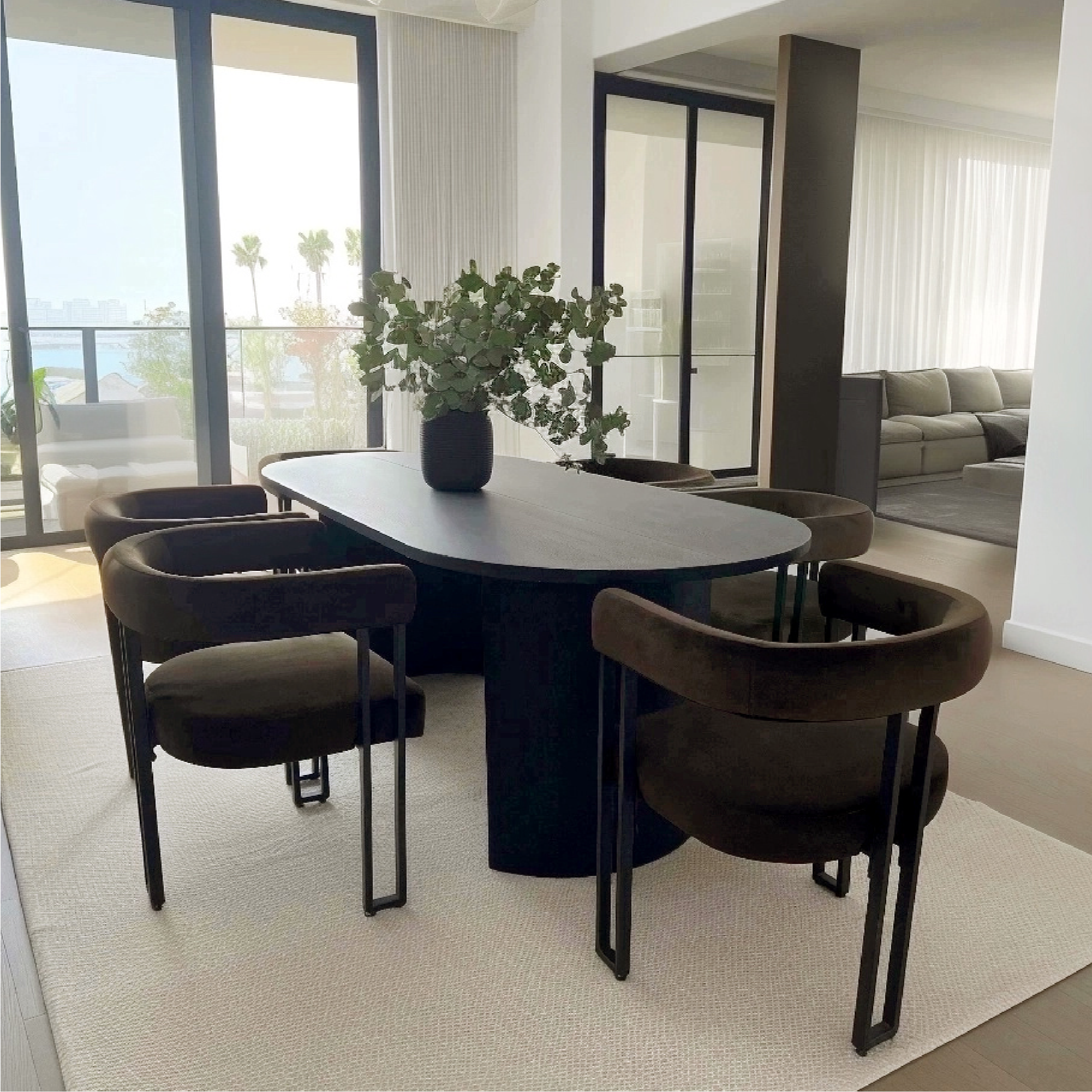 Dwen & Mia 79" Velvet Oval Dining Table Set for 6 (7-Piece)