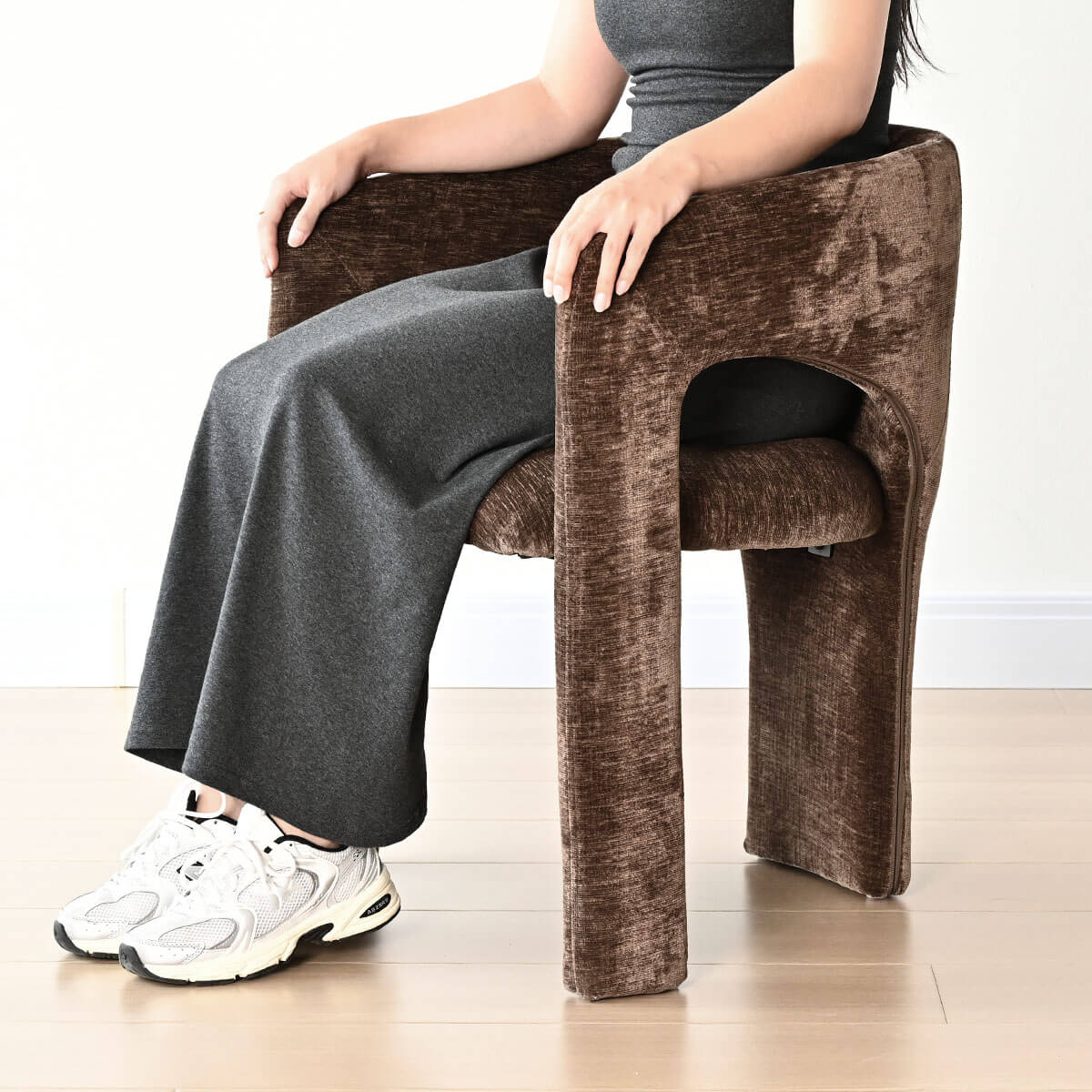 Khloe Modern Chenille Dining Chair with Arms (Set of 2)