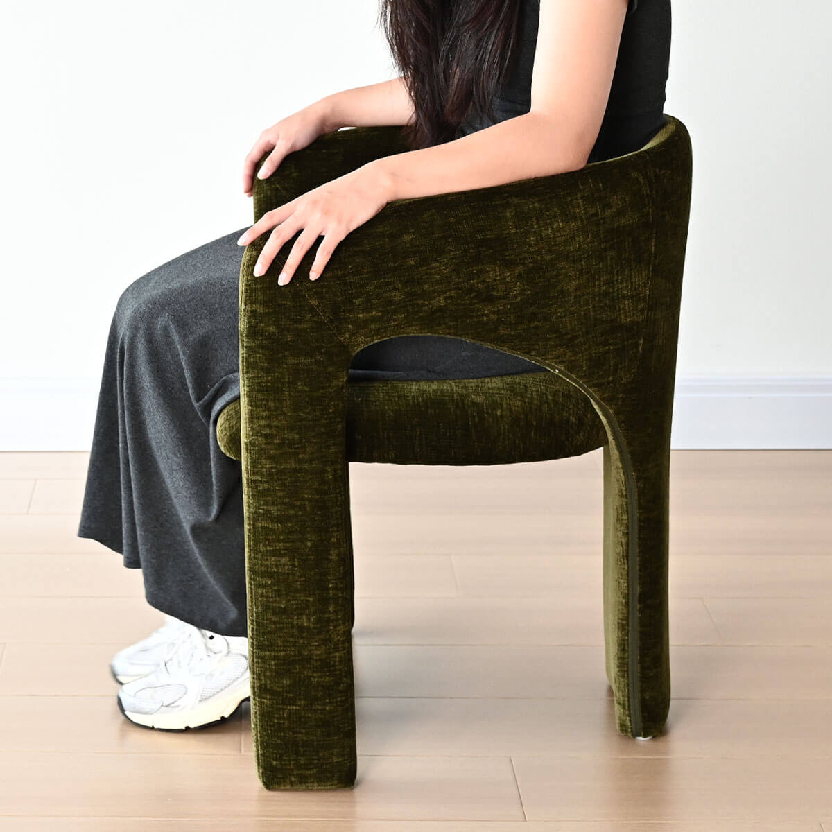 Khloe Modern Chenille Dining Chair with Arms (Set of 2)