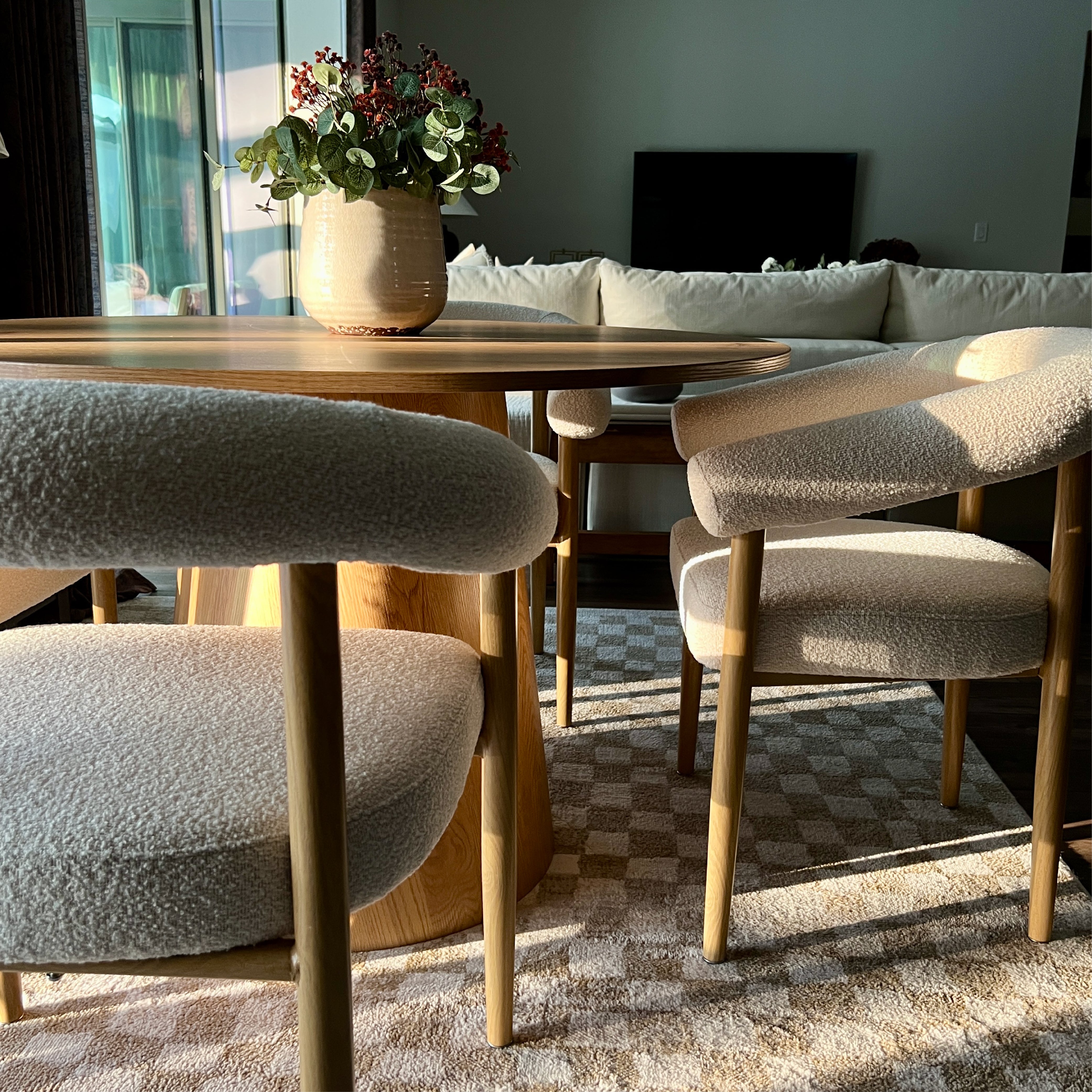 Dwen & Melbourne 46" Round & Boucle Dining Table Set for 4 (5-Piece)