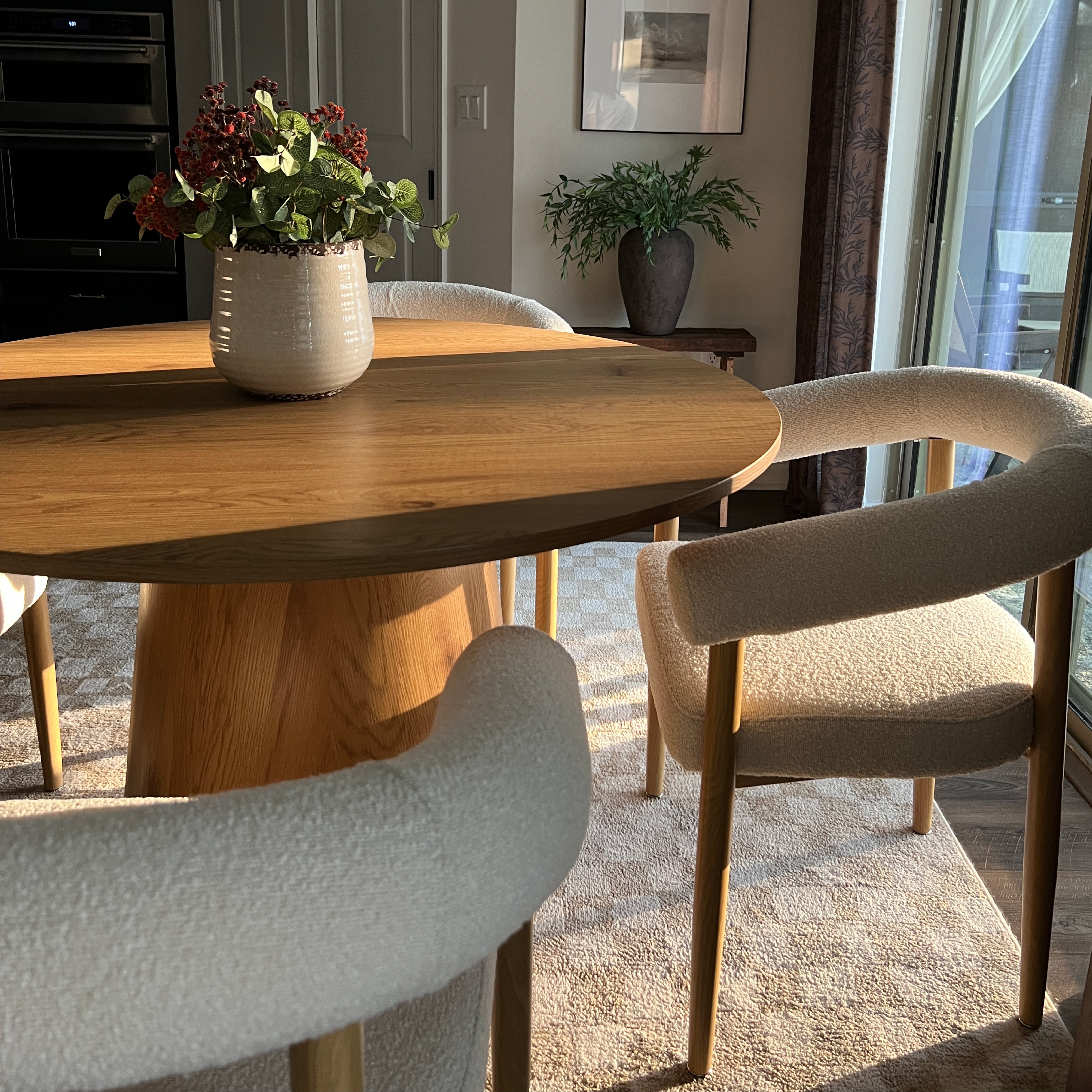 Dwen & Melbourne 46" Round & Boucle Dining Table Set for 4 (5-Piece)