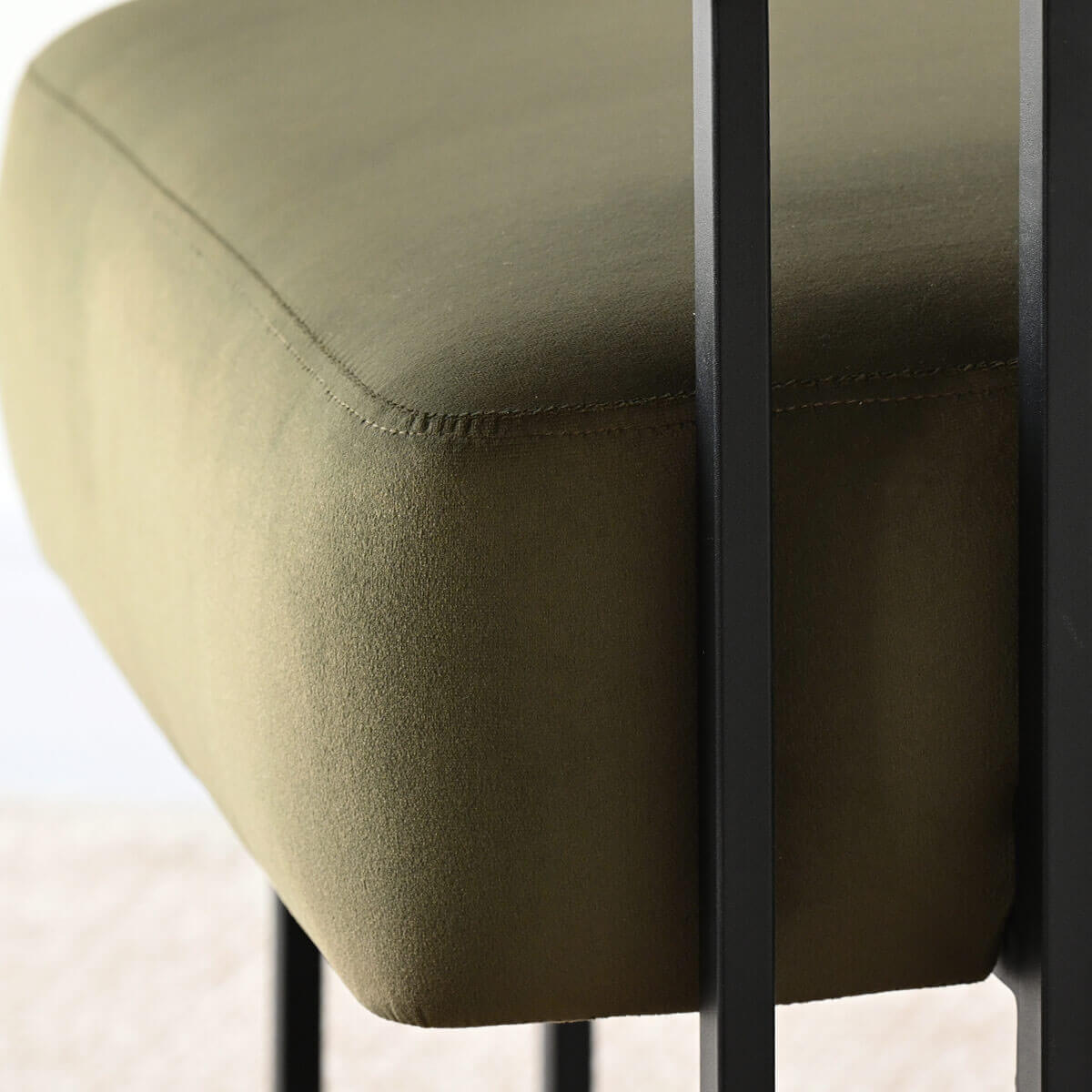 Mia Modern Velvet Accent Chair with Arms (1-Piece)