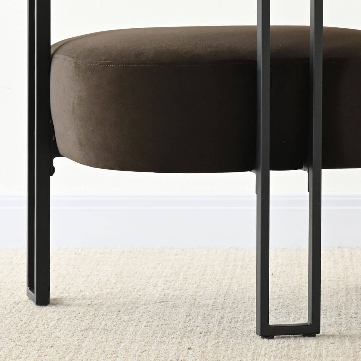 Mia Modern Velvet Accent Chair with Arms (1-Piece)