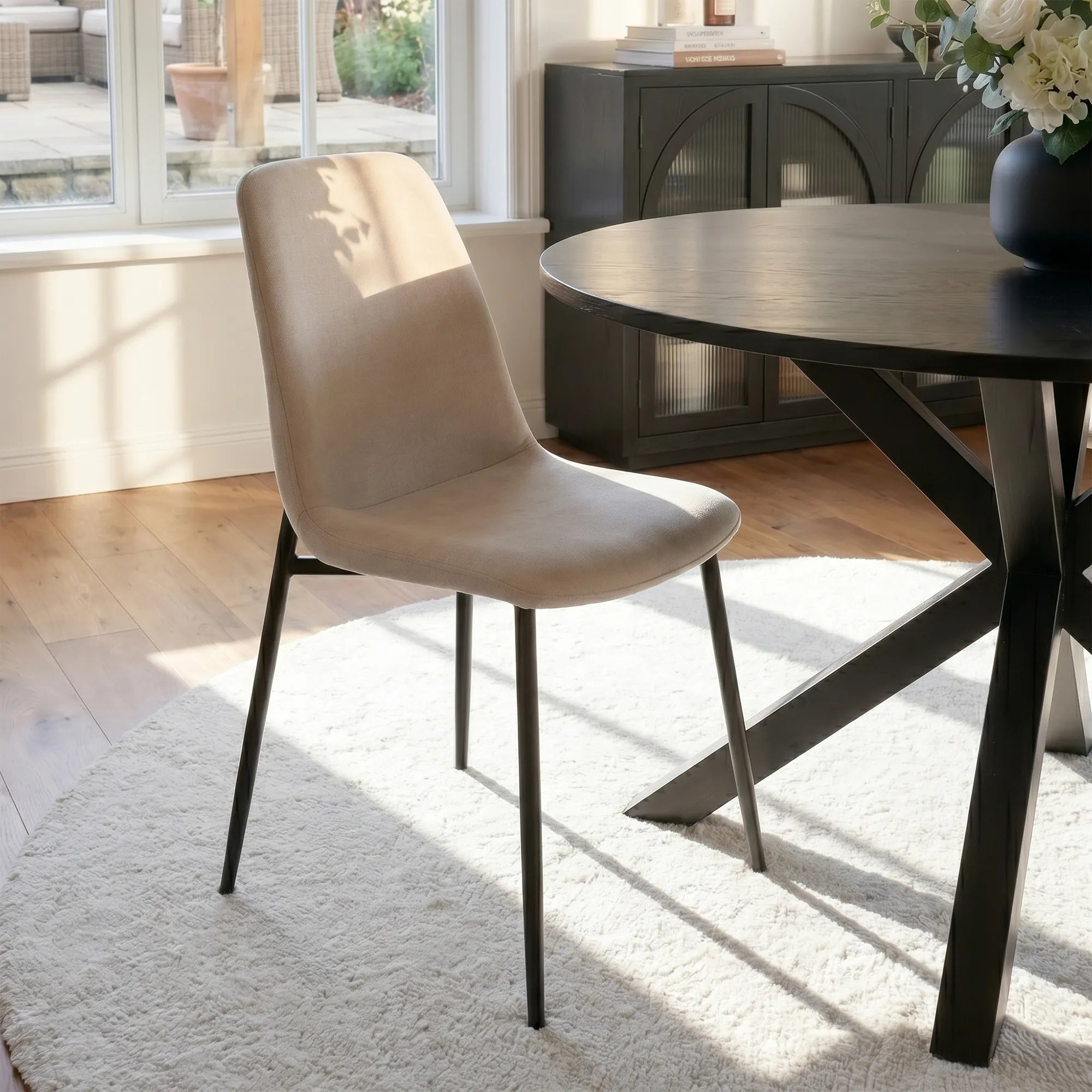 Oliver & Oslo 39" Black Round Dining Table Set for 4 (5-Piece)