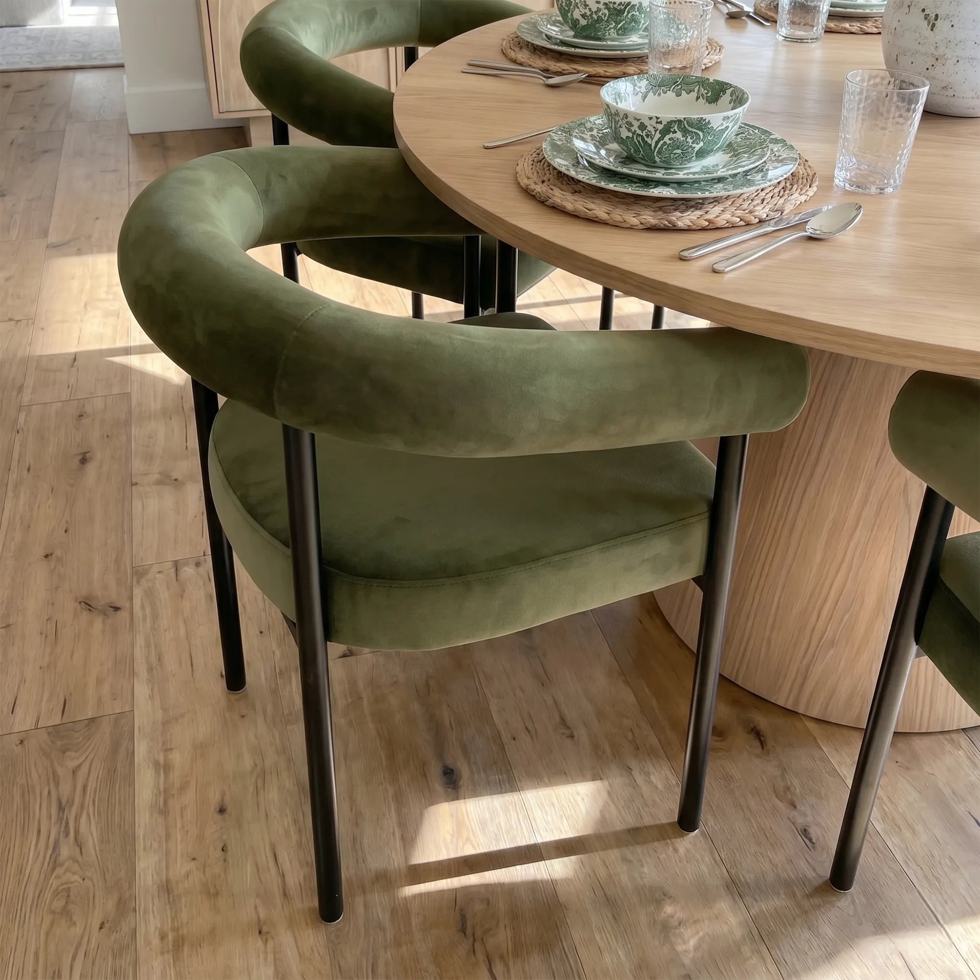 Orchid & New York 60" Solid Oak Round Dining Table Set for 6 (7-Piece)