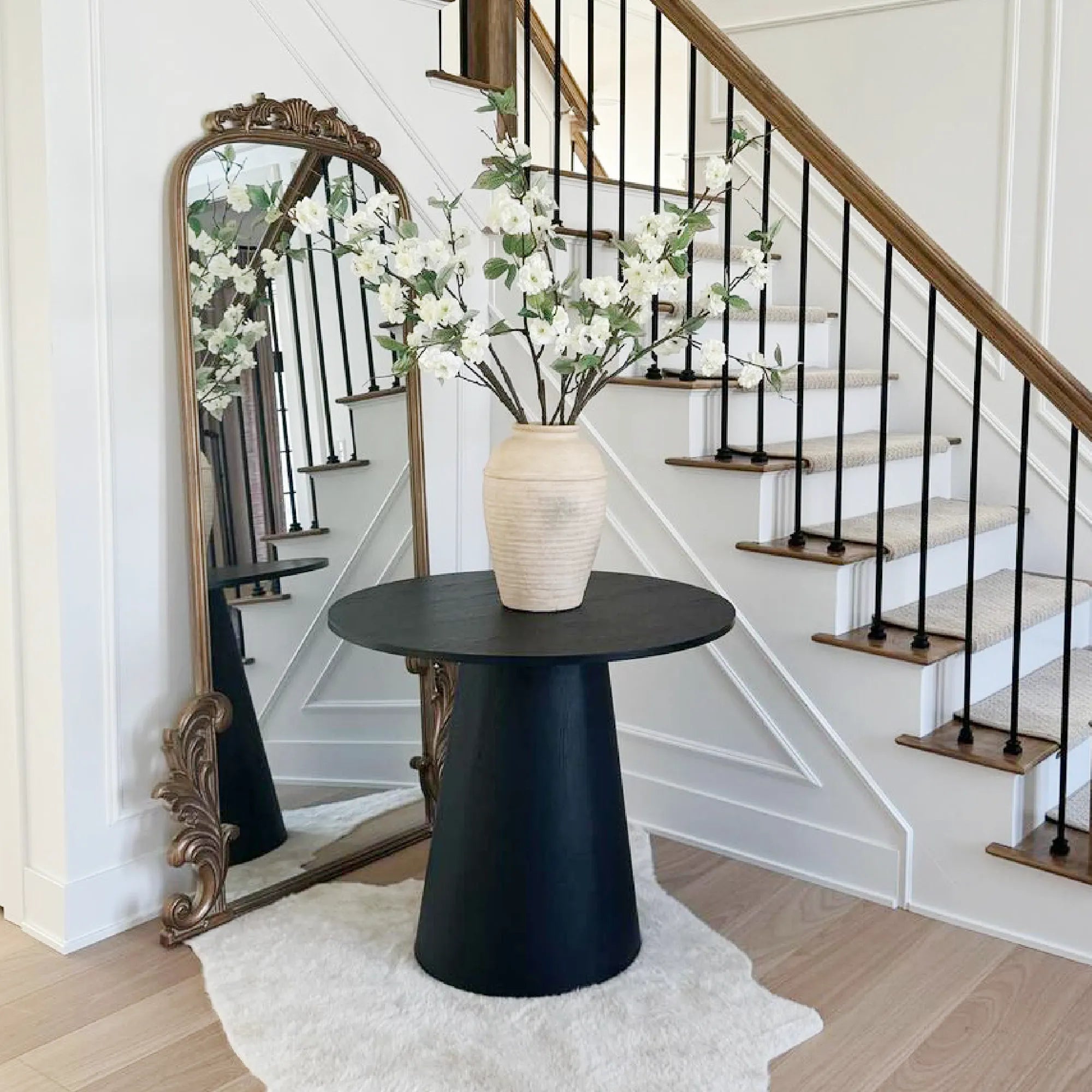 Dwen 35" Modern Round Pedestal Console Table
