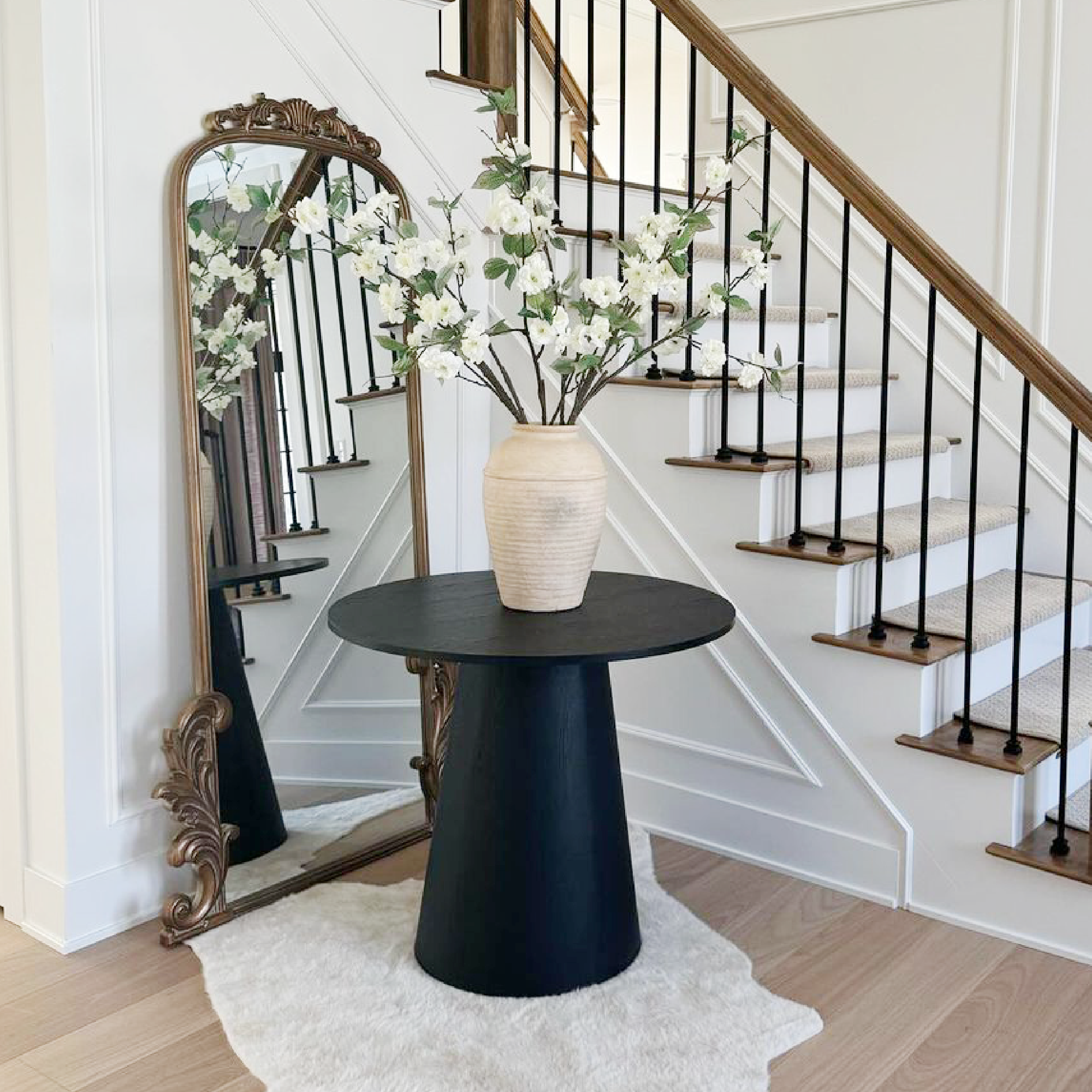 Dwen 35" Modern Round Pedestal Console Table