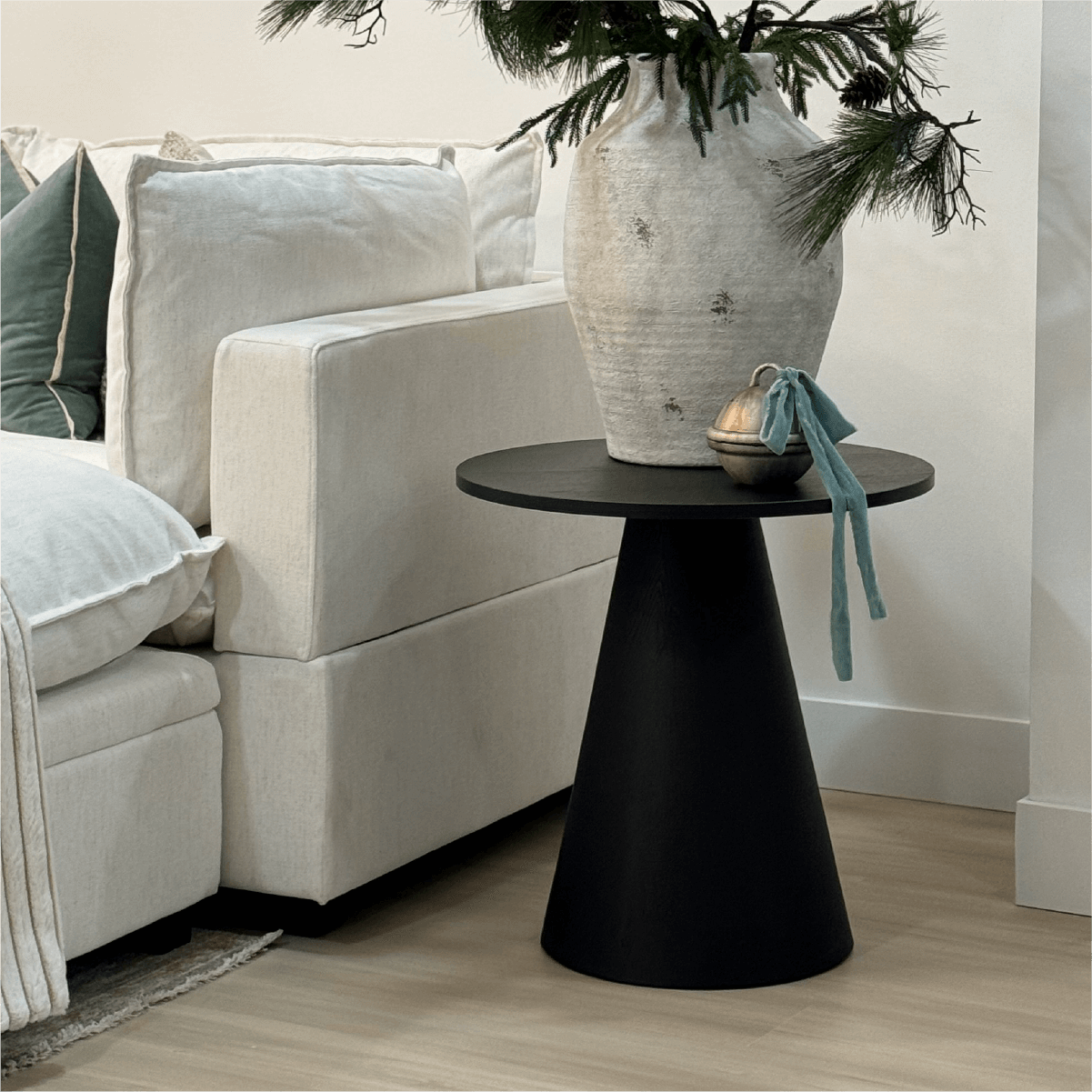 Dwen 24" Modern Black Round Side Table