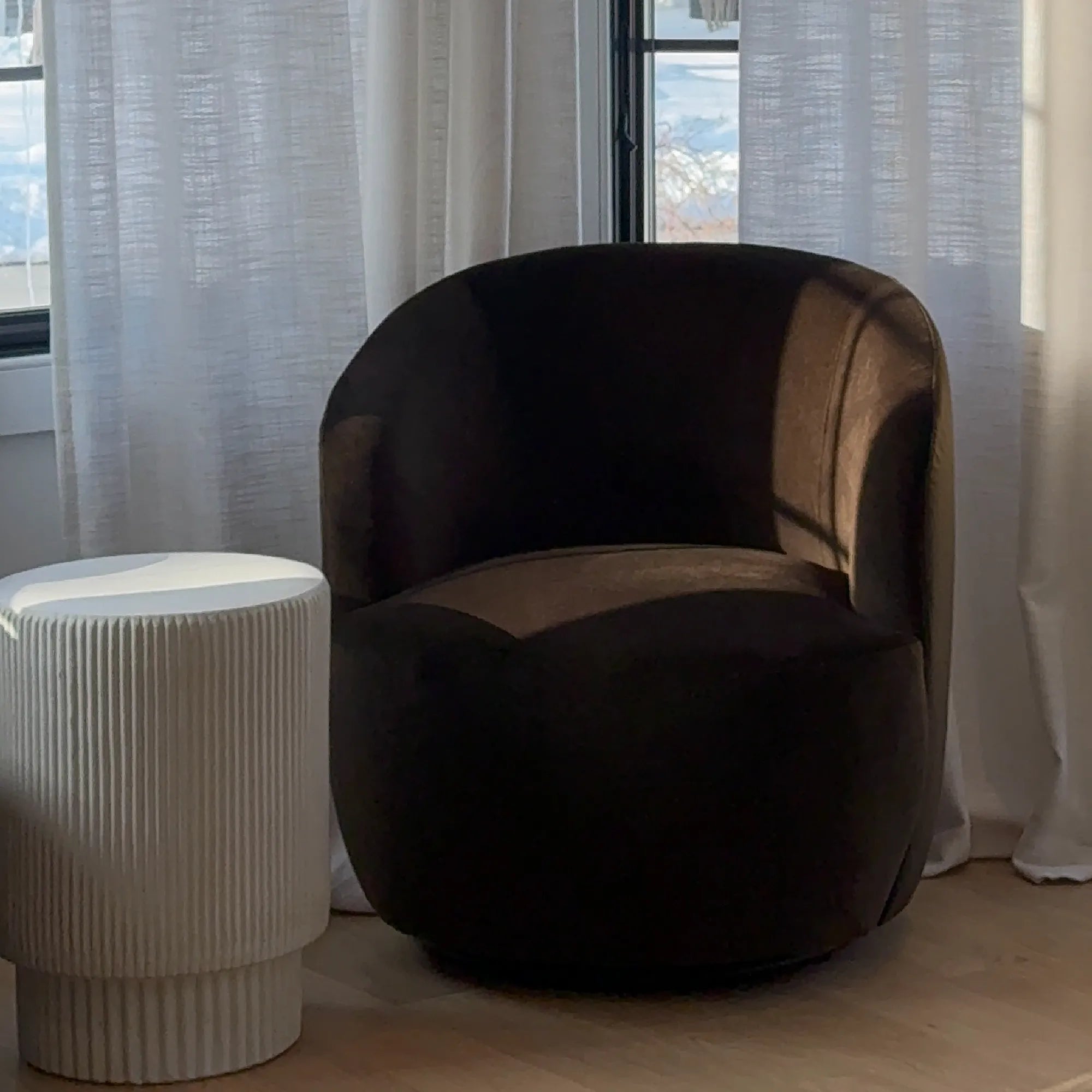 Bella Modern Small Velvet Swivel Barrel Chair (1-Piece)