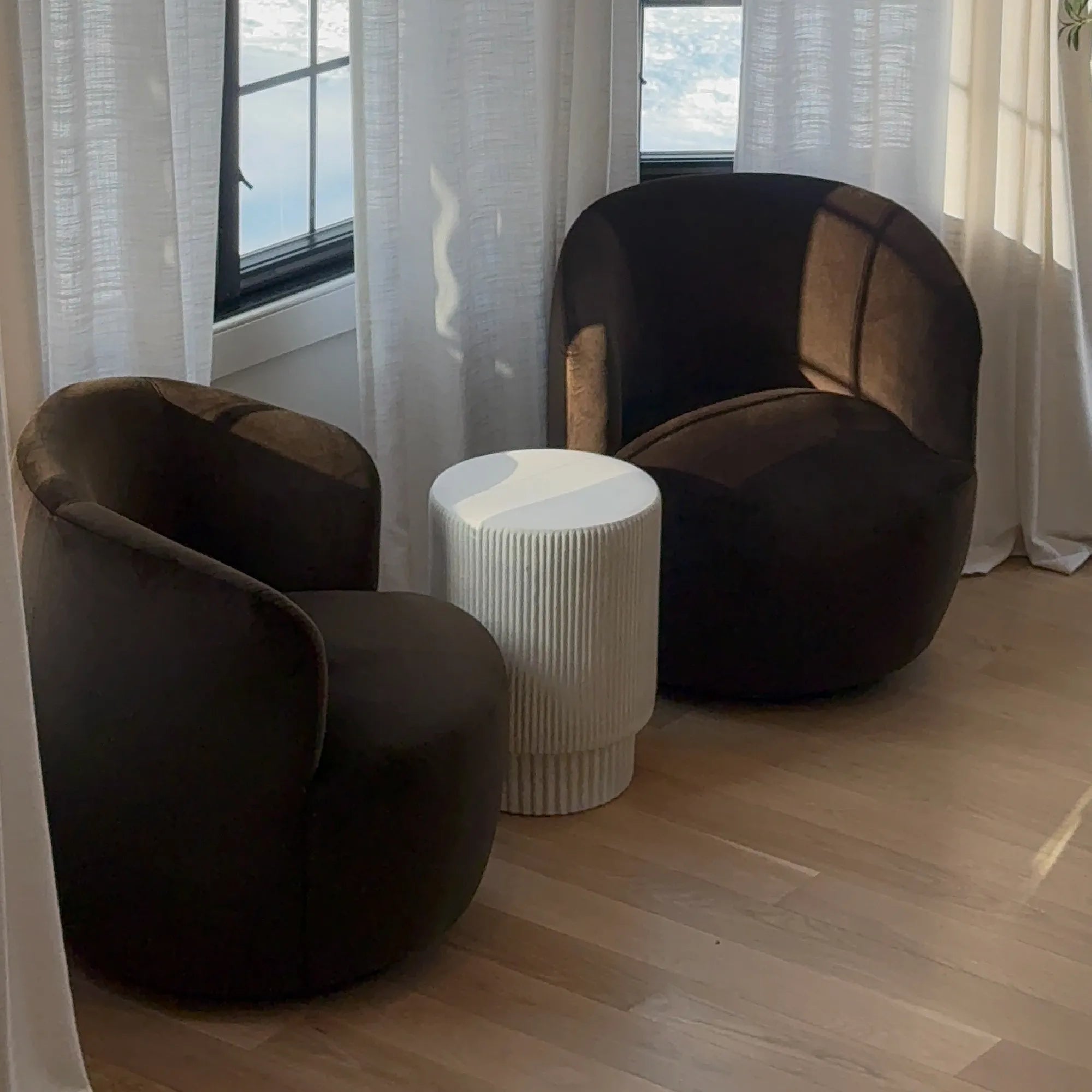 Bella Modern Small Velvet Swivel Barrel Chair (1-Piece)