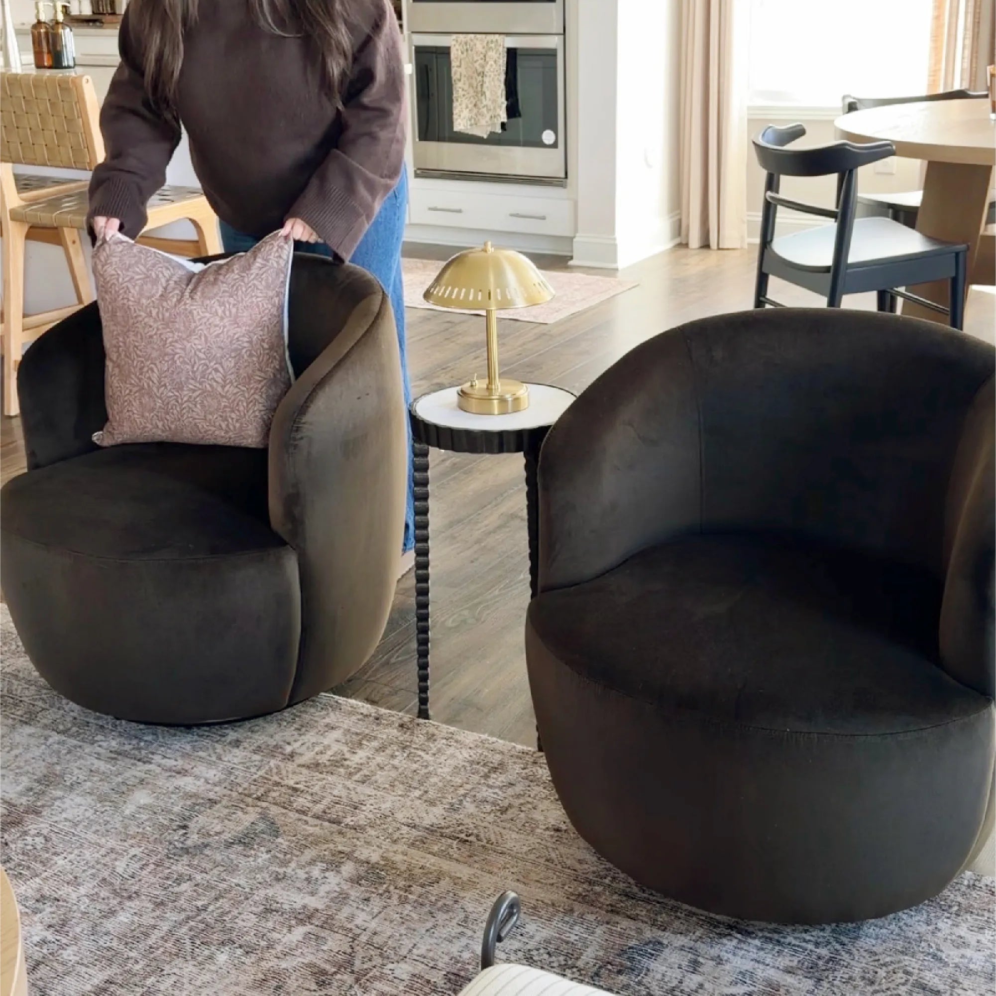 Bella Modern Small Velvet Swivel Barrel Chair (1-Piece)