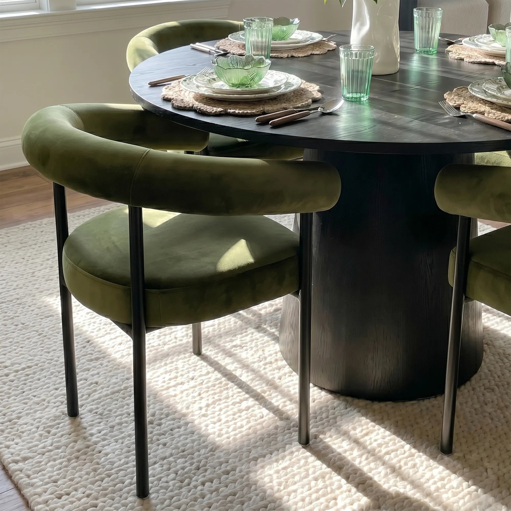 Dwen & New York 46" Round Black & Velvet Dining Table Set for 4 (5-Piece)