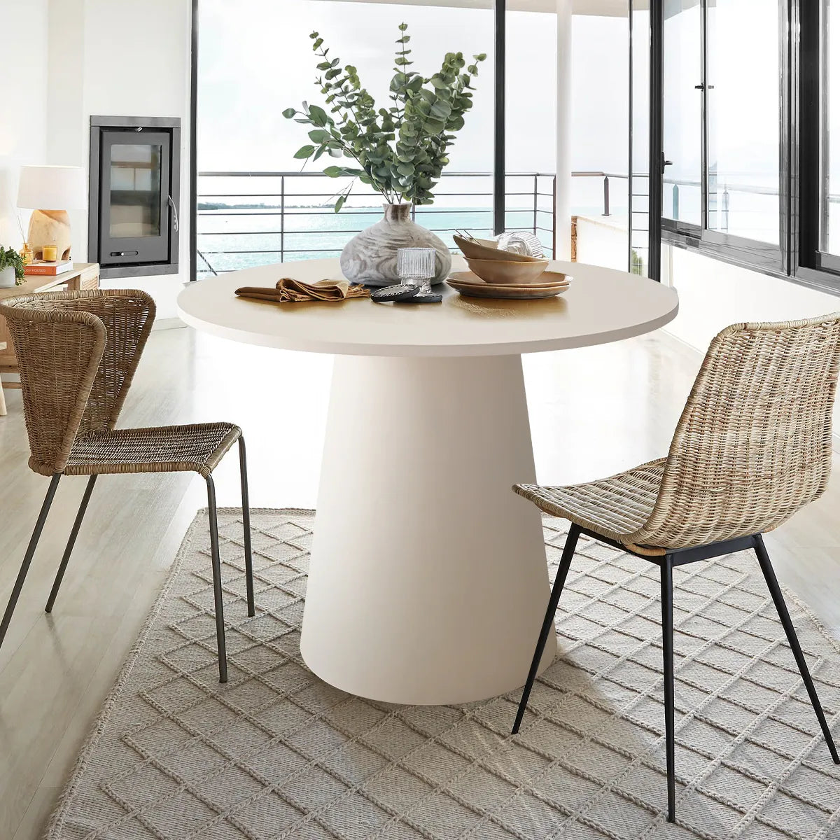Dwen 35" Modern Round Pedestal Console Table