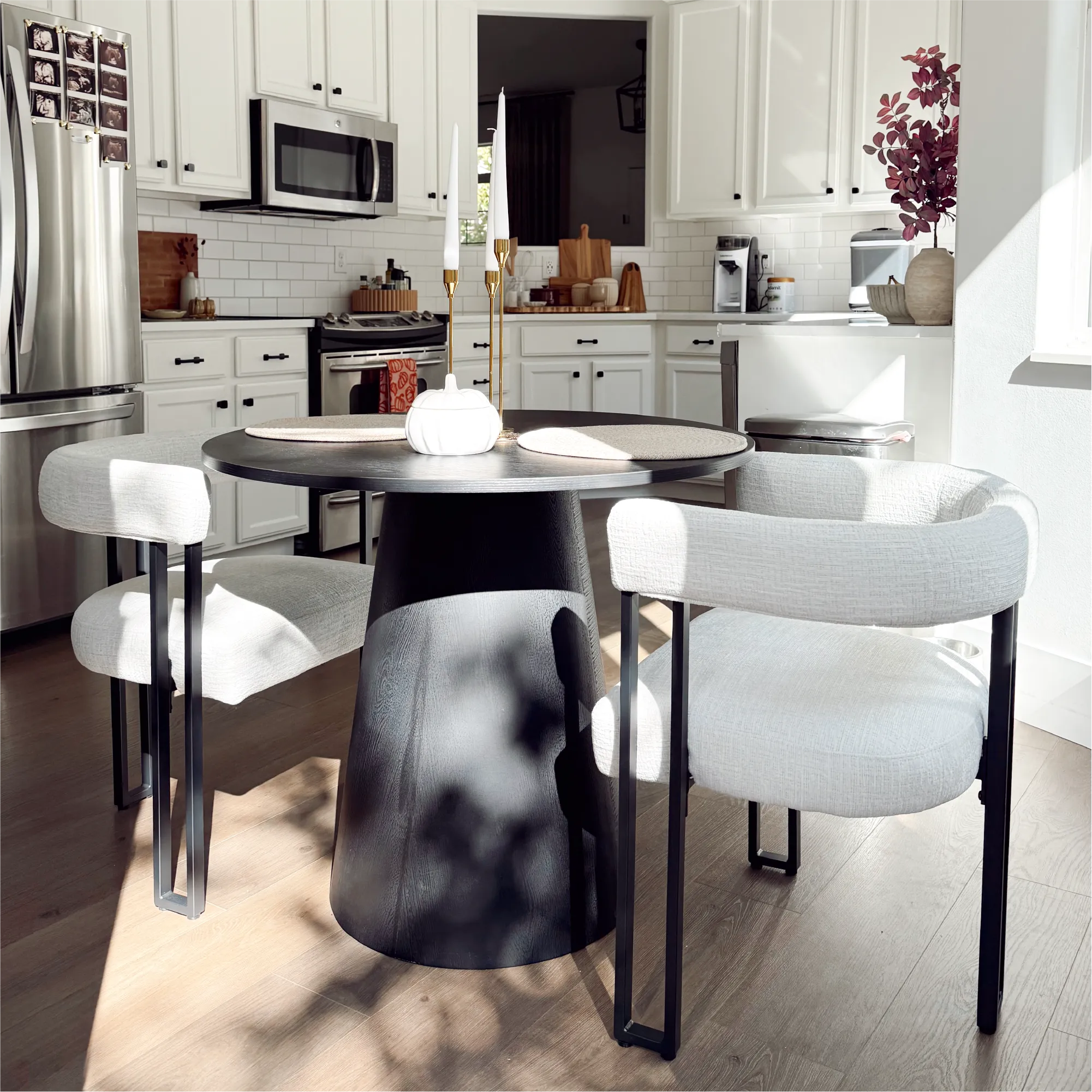 Dwen 35" Modern Round Pedestal Dining Table