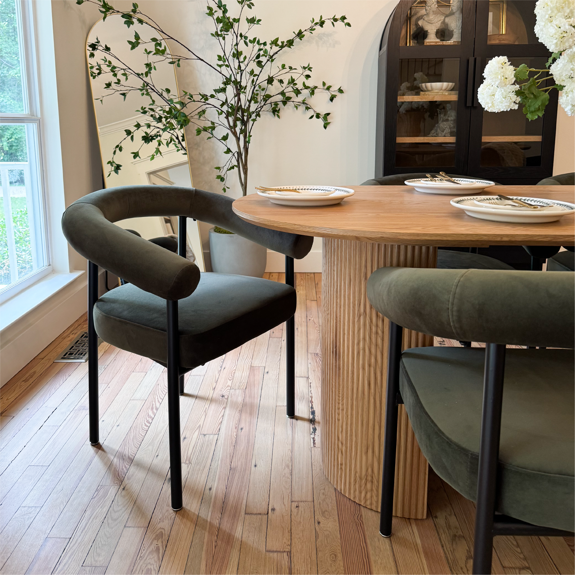 Dwen 79" Modern Large Roman Pillar Oval Dining Table