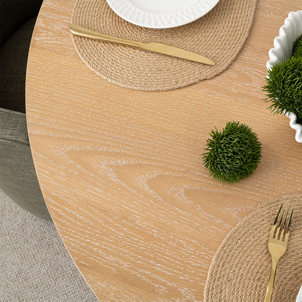 Elon 47" Solid Oak Round Pedestal Dining Table