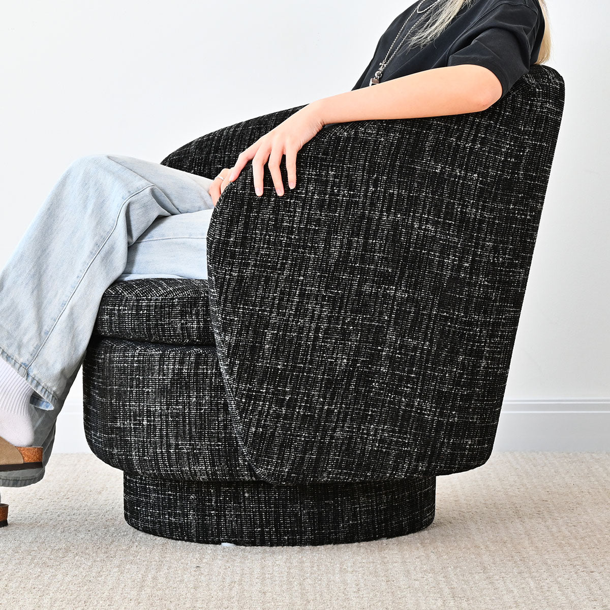 Hera Upholstered Swivel Barrel Chair (1-Piece)