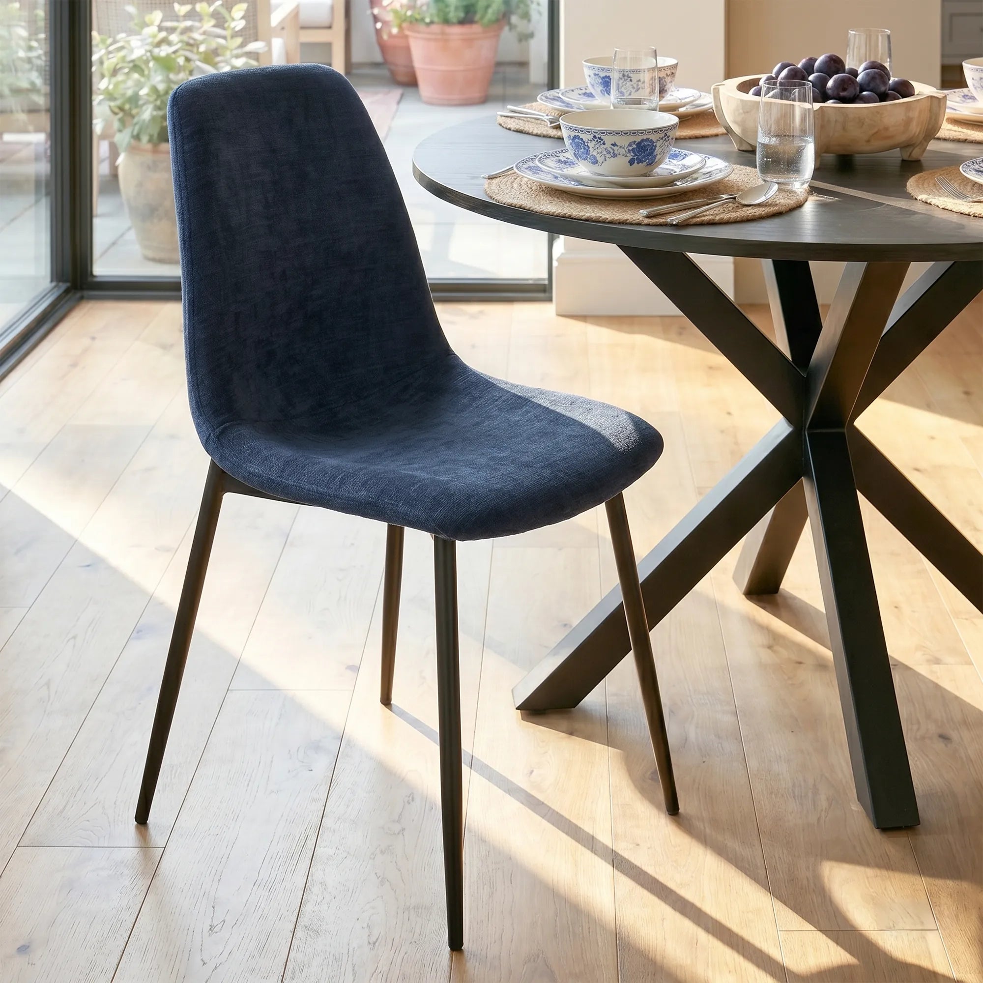 Oliver & Oslo 39" Black Round Dining Table Set for 4 (5-Piece)