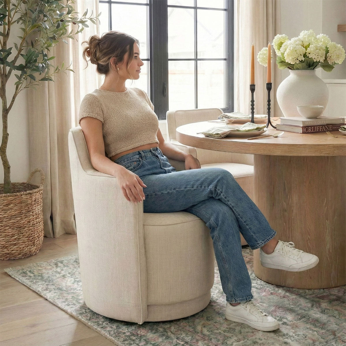 Yisa Modern Swivel Small Barrel Chair (1-Piece)