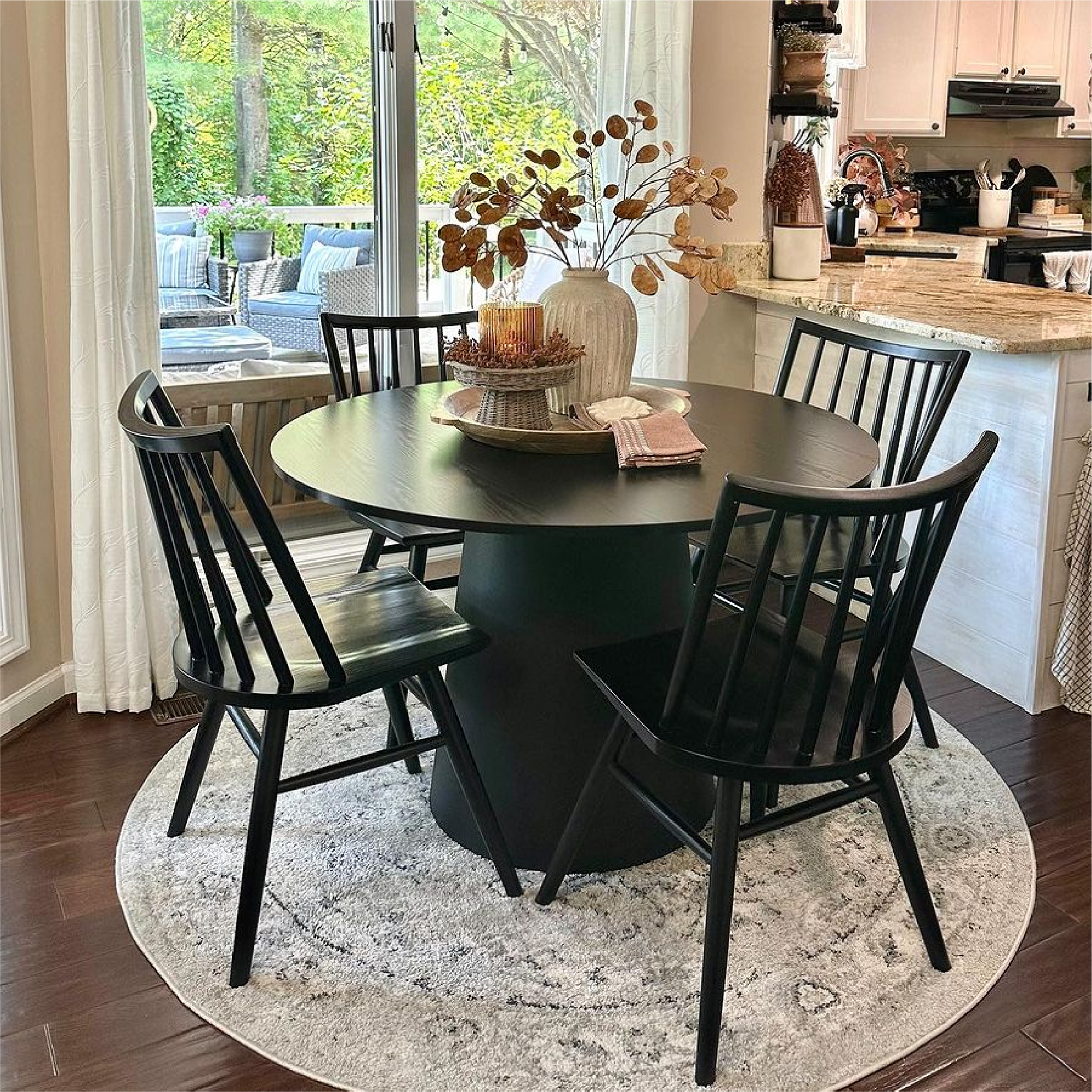 Dwen 46" Modern Round Pedestal Dining Table